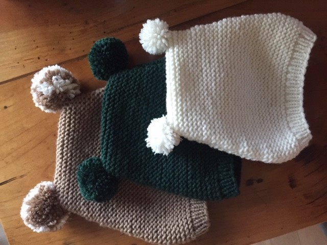 bonnet pompom Frs 35.- -> 1 an